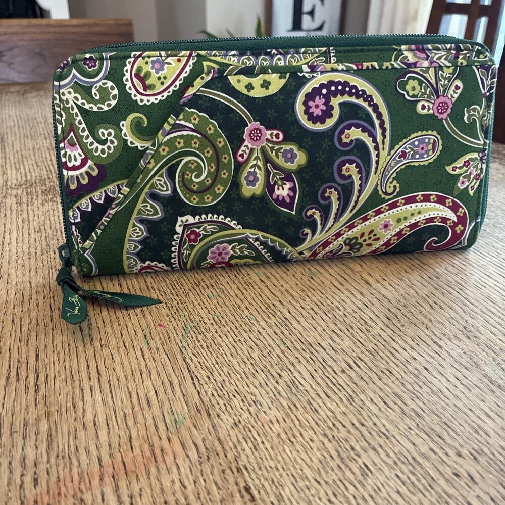 Vera Bradley Large Zip Travel Organizer Wallet Chelsea Green passport NWOT